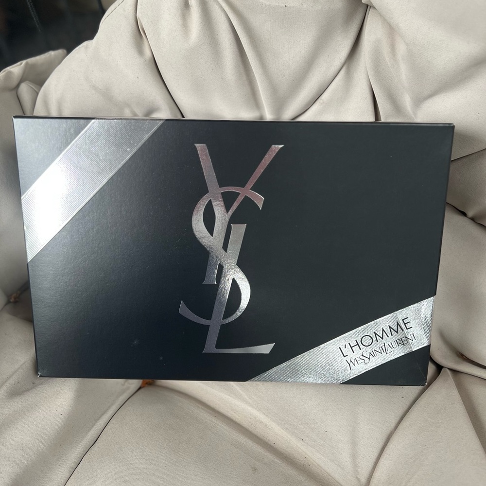 YVES SAINT LAUREN PERFUME BLACK TRAVEL BAG - Picture 3 of 16